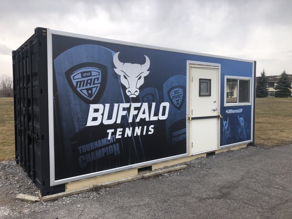 Women's tennis improved to 9-1, while men's tennis fell to 1-7 against Cleveland State Saturday.