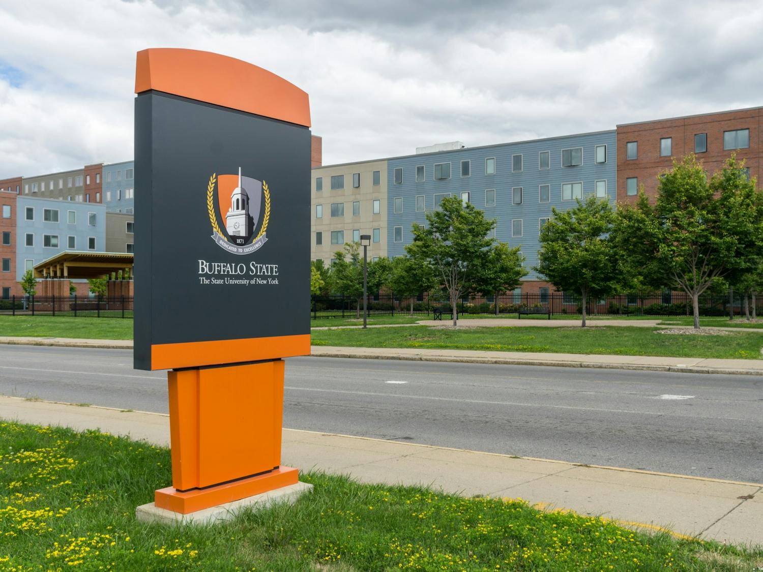 A sign welcomes visitors to Buffalo State College. 