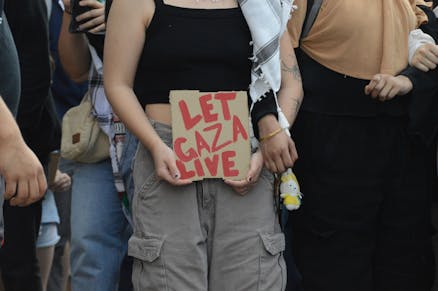 let-gaza-live-sign