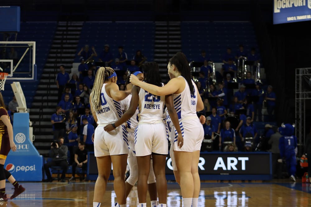 <p>The women's basketball team gather in a team huddle before the start of a game.&nbsp;</p>