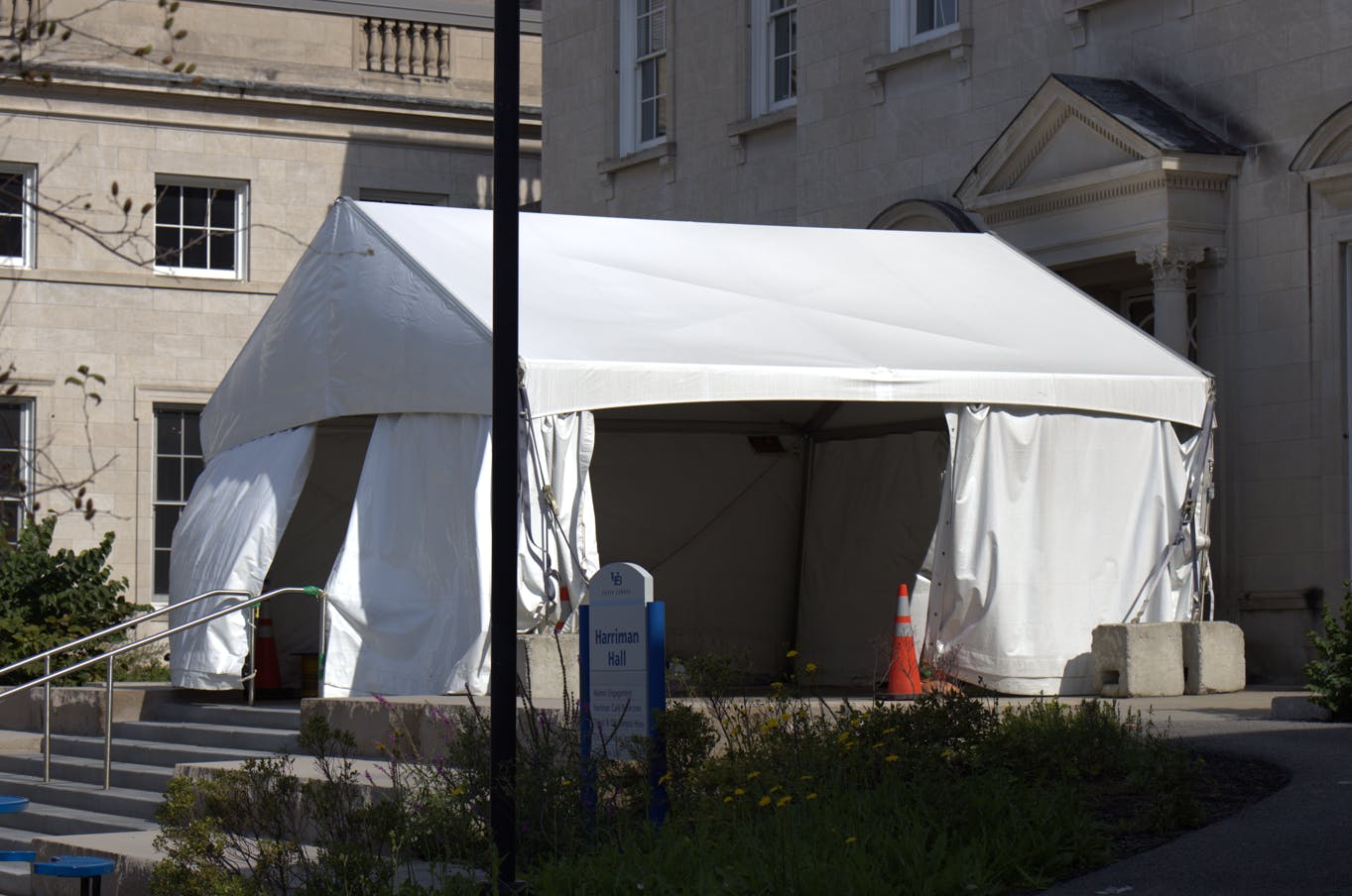 On Monday, a mandate from Gov. Kathy Hochul’s took effect requiring all health care workers receive at least one dose of the COVID-19 vaccine.
