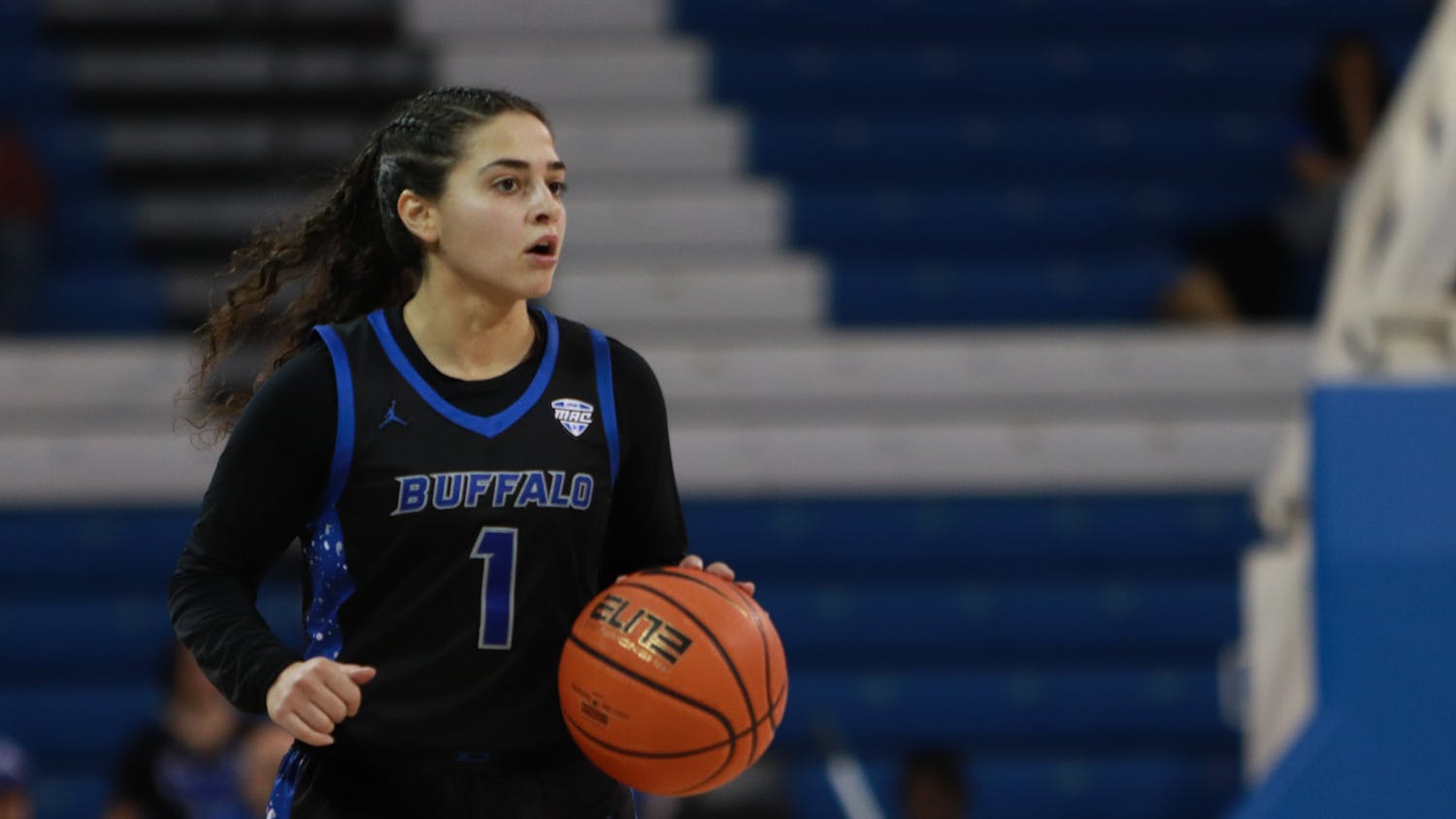 The Bulls led 16-10 at the end of the first quarter after senior guard Rana Elhusseini hit a three-pointer.&nbsp;