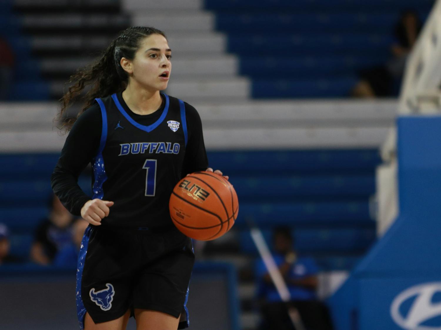 The Bulls led 16-10 at the end of the first quarter after senior guard Rana Elhusseini hit a three-pointer.&nbsp;