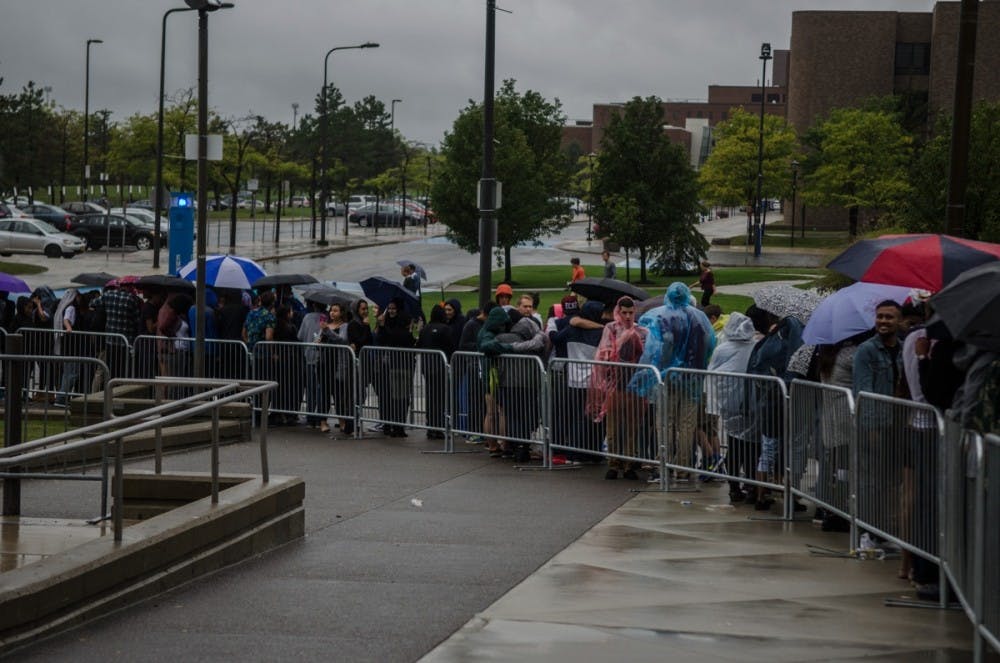 <p>Students started&nbsp;lining up more than three hours before 2015 Fall Fest’s scheduled start time. The ticket policy has changed for this year's Fall Fest and students are unable to wait in line before 4:30 p.m. the day of the show.&nbsp;</p>