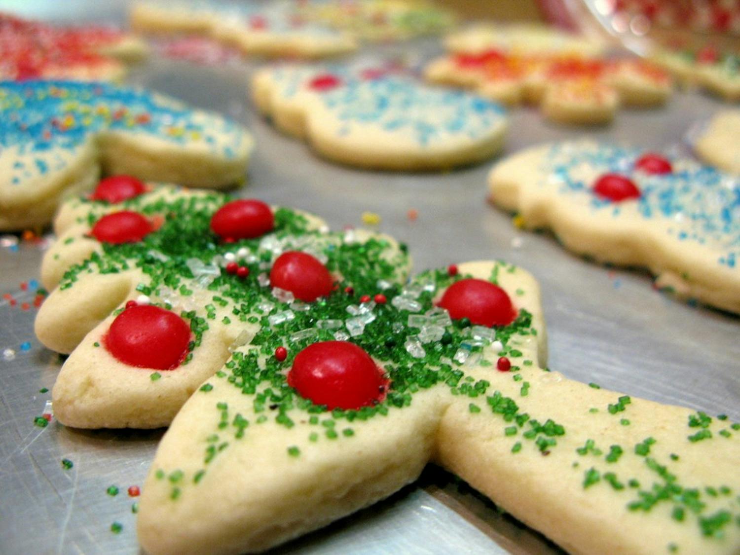 Baking cookies at Christmastime is a great way to spend time with friends and family, get in the holiday spirit and end up with some sweet treats to enjoy until New Year’s. Here's five cookie&nbsp;recipes&nbsp;to enjoy during the holiday season.&nbsp;