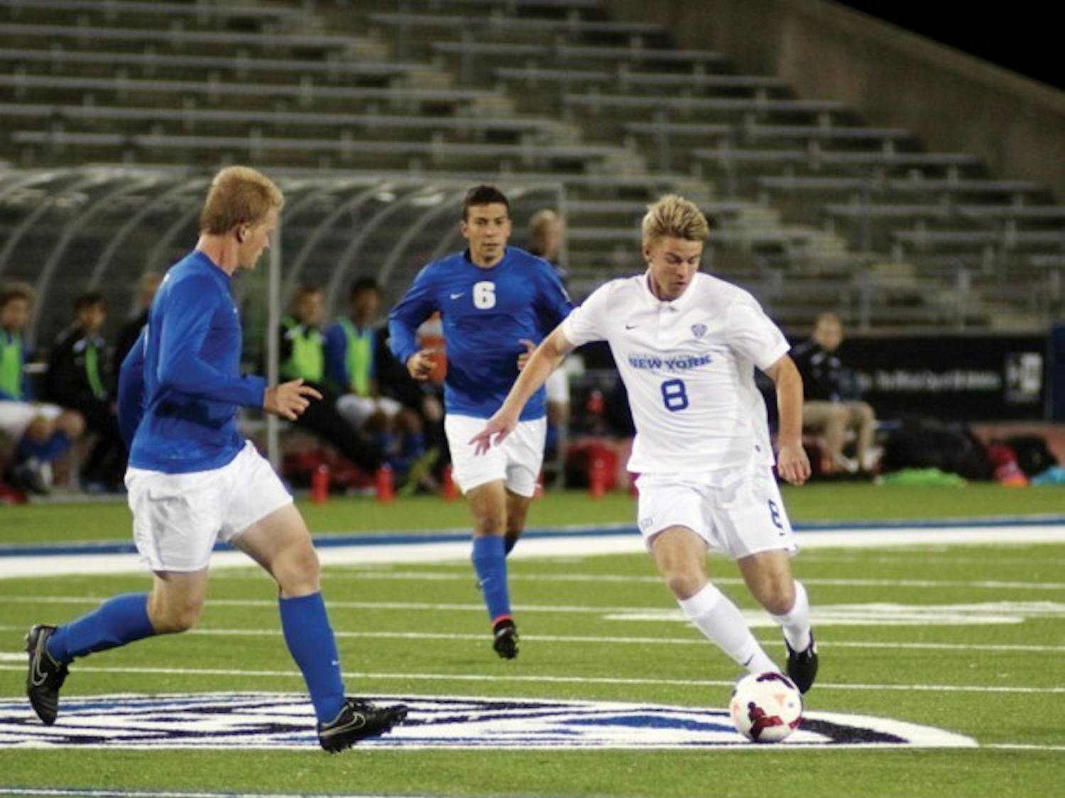 Sophomore midfielder Nicolai Berry had an assist in the men’s soccer team’s 3-2 victory over Detroit Friday night. Yusong Shi, The Spectrum 