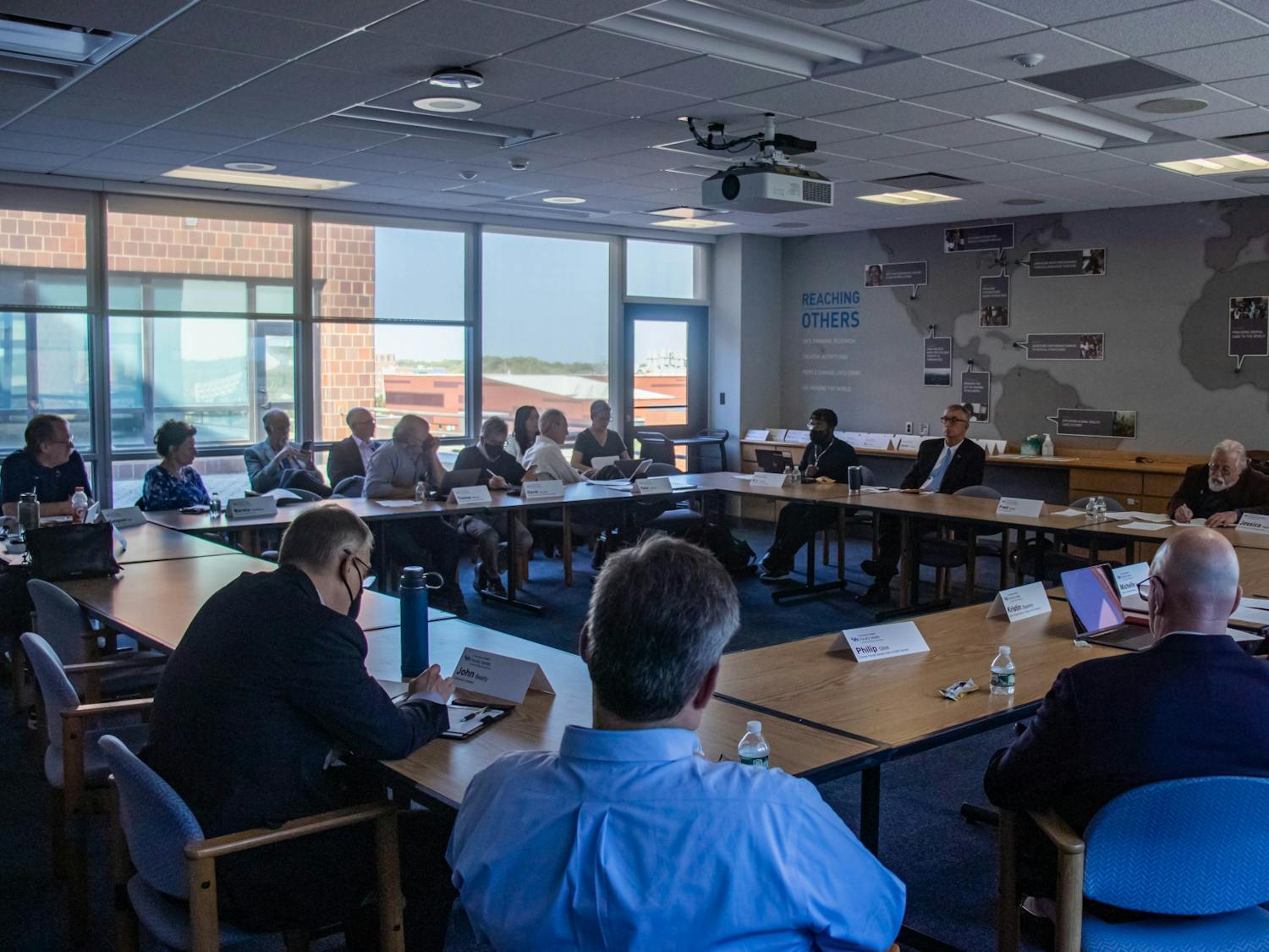 The Faculty Senate Executive Committee voted unanimously in favor of a resolution that would implement a two-day fall break during the 2023-24 academic year.