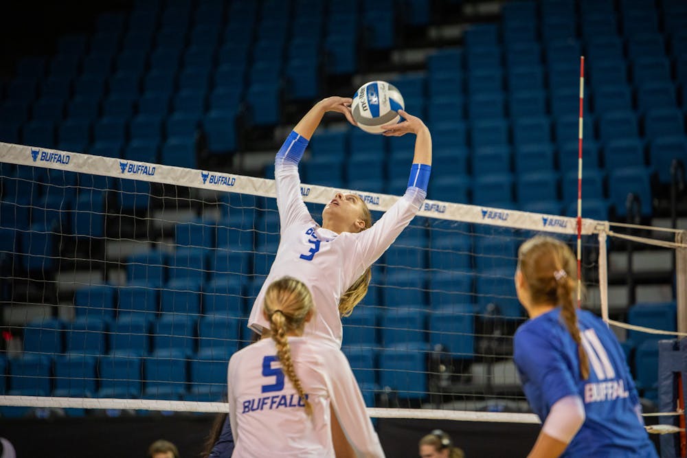 <p>Junior setter Mandy Leigh, pictured here during the 2022 season with her sister Abby, recorded 16 assists, two blocks and 11 digs .&nbsp;</p>