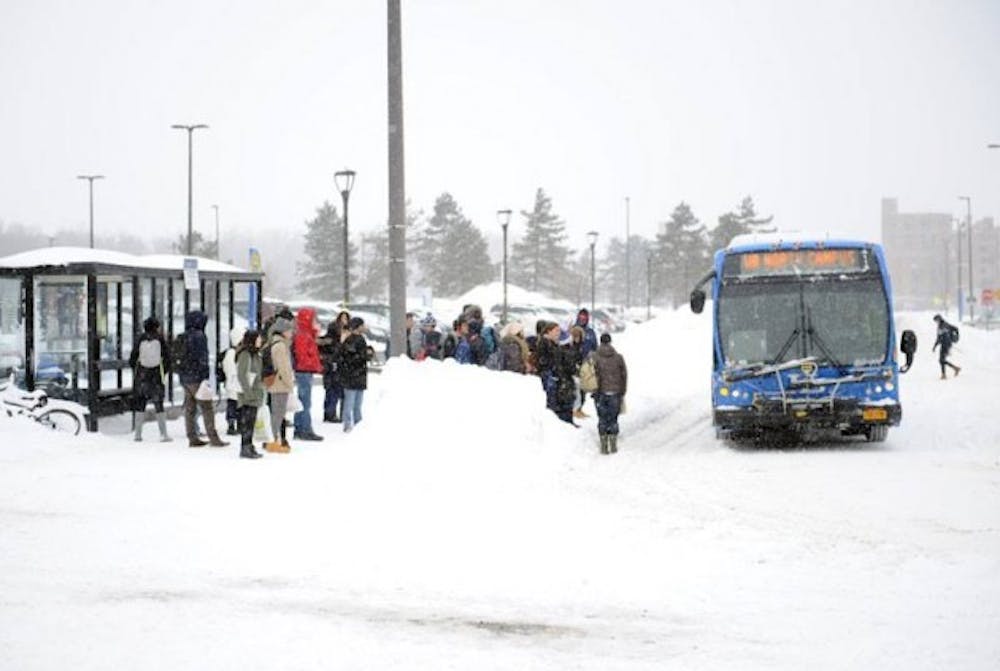 Students wait for the Stampede bus at the bus loop near the Student Union on North Campus. UB will now send out text alerts warning students
of bus delays.&nbsp;Yusong Shi, The Spectrum.&nbsp;