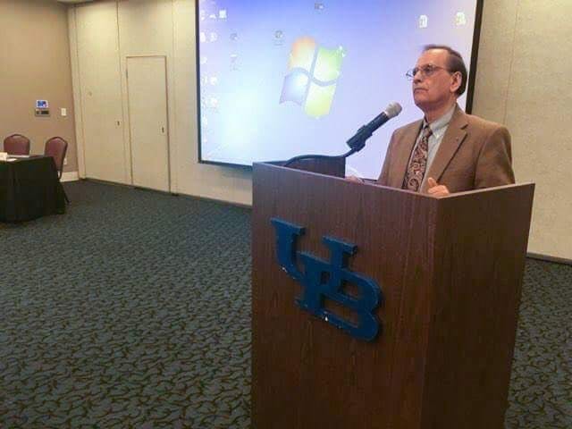 President Satish Tripathi speaks at the Faculty Senate meeting Tuesday afternoon. Tripathi&nbsp;discussed declining enrollment in humanities, low TA wages and faculty diversity.