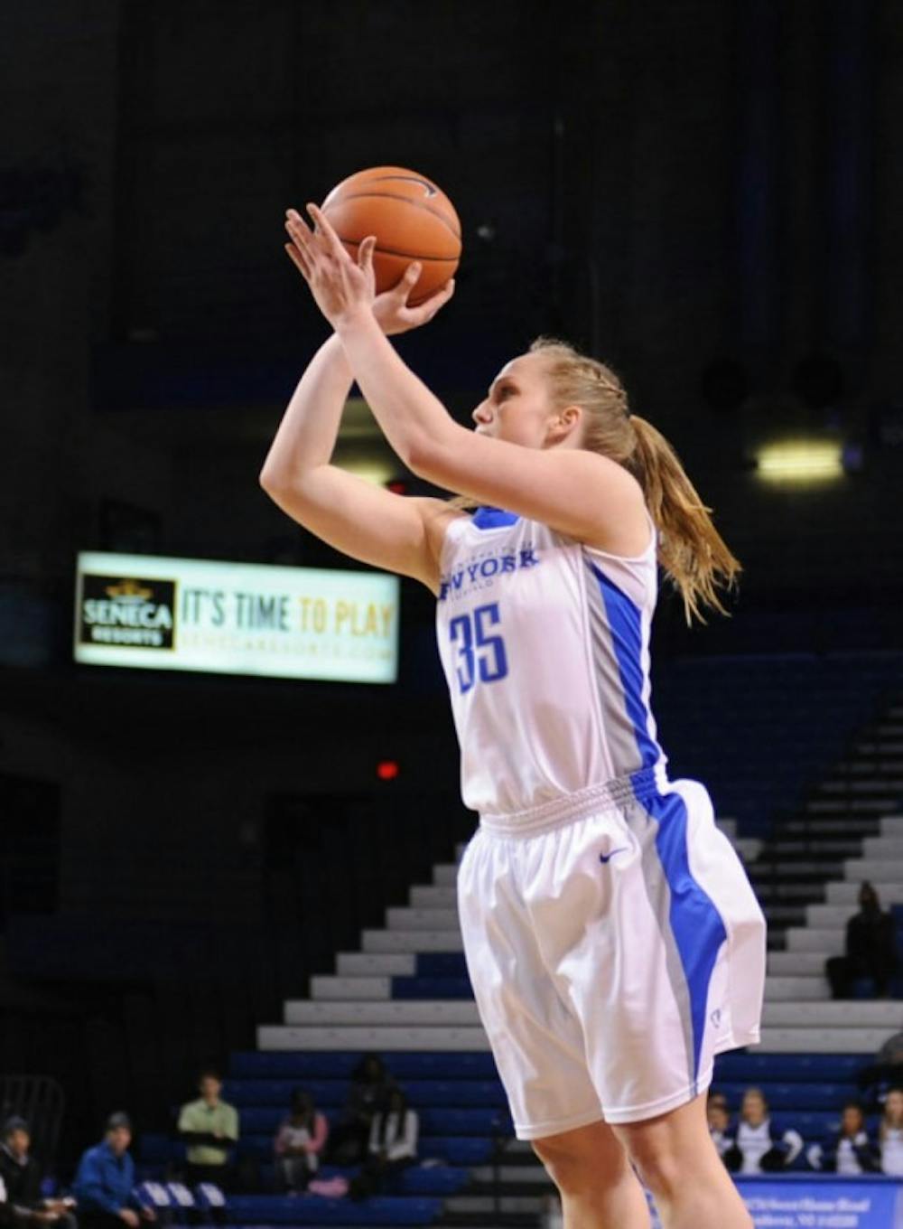 Junior guard Mackenzie Loesing and the women&rsquo;s basketball team
defeated&nbsp;Bowling Green 66-45 on Saturday in this week&rsquo;s quick hits.&nbsp;
Yusong Shi, The Spectrum