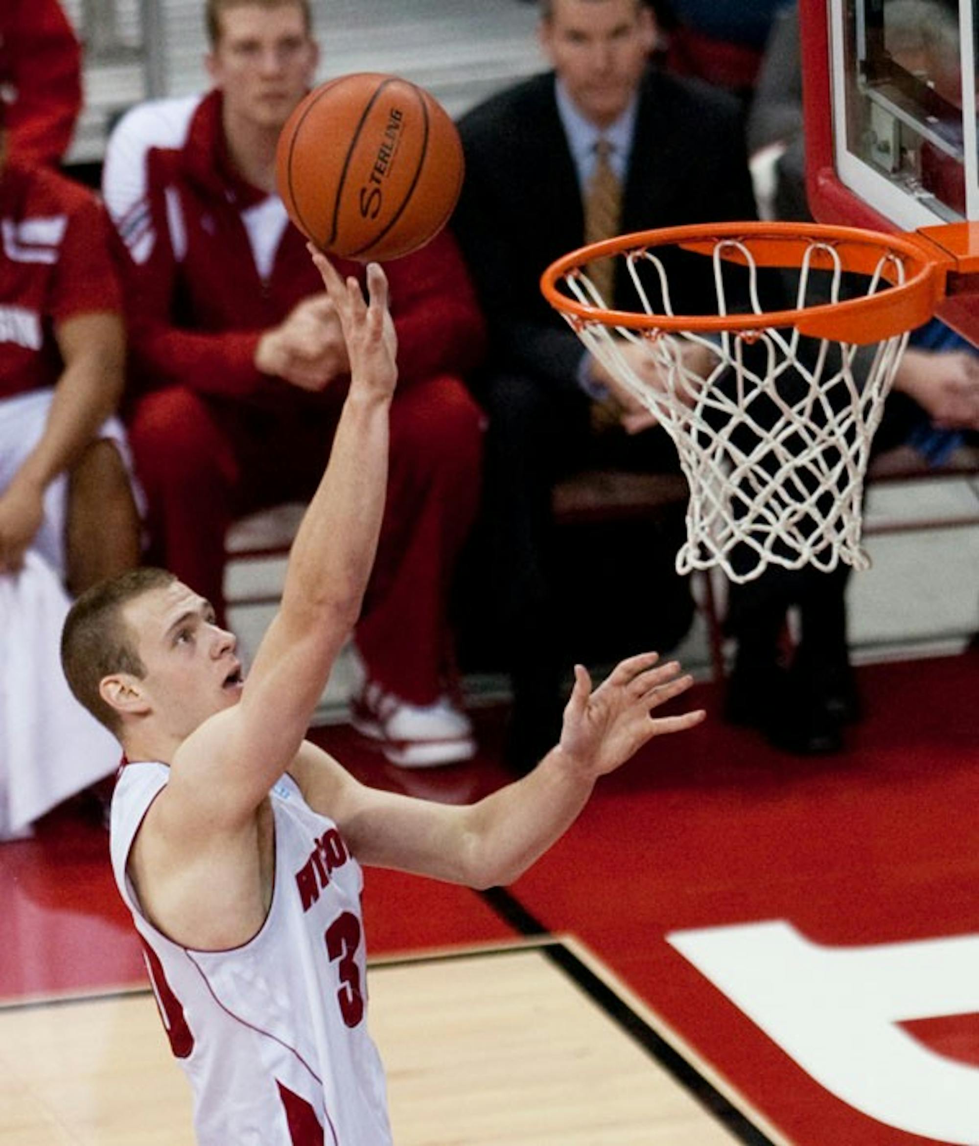 Leuer posts career day to lead UW over visiting South Dakota Coyotes