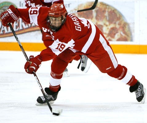 Wisconsin laces up skates for Minnesota-Duluth