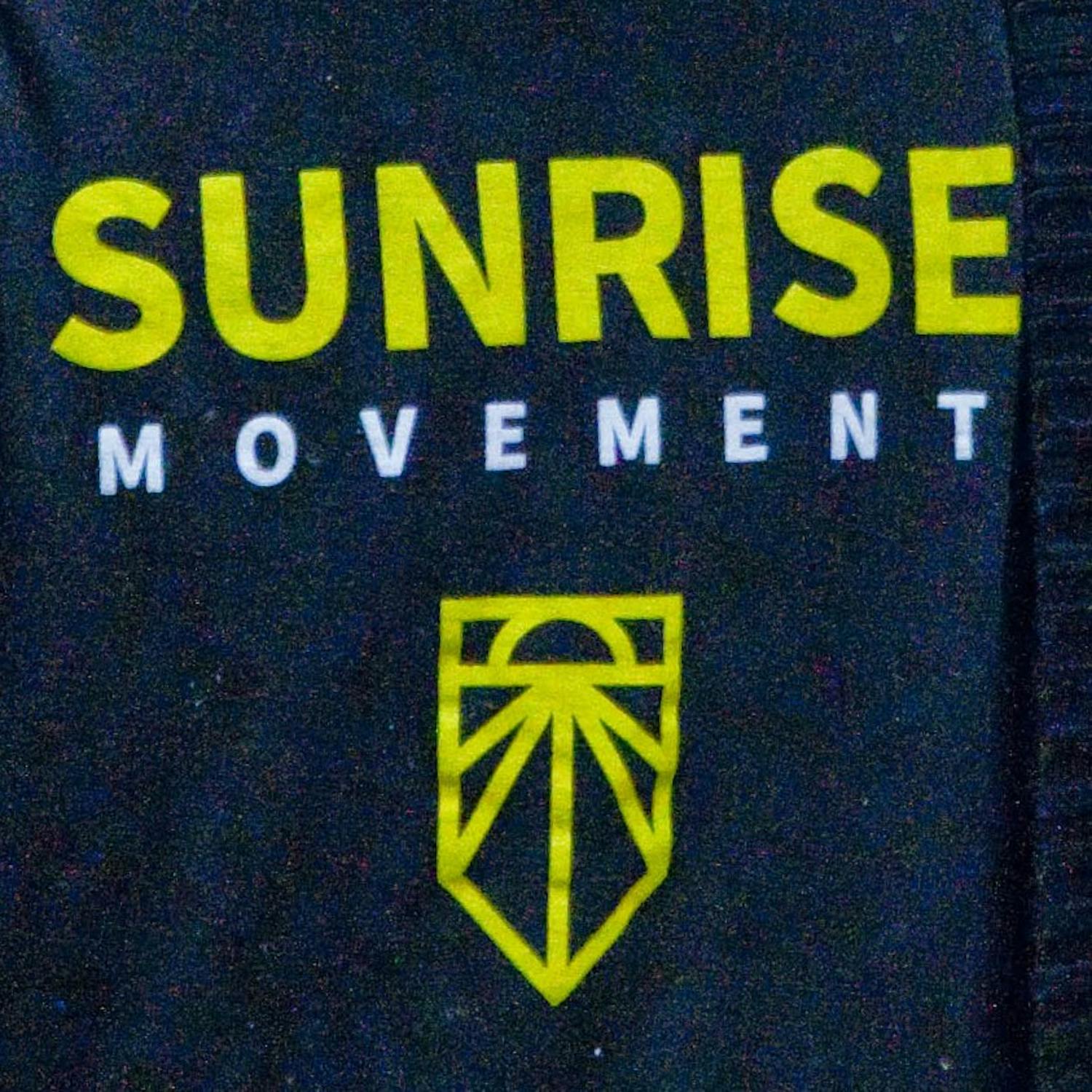 Sunrise_Movement_logo_on_a_T-shirt,_2019_(cropped).jpg
