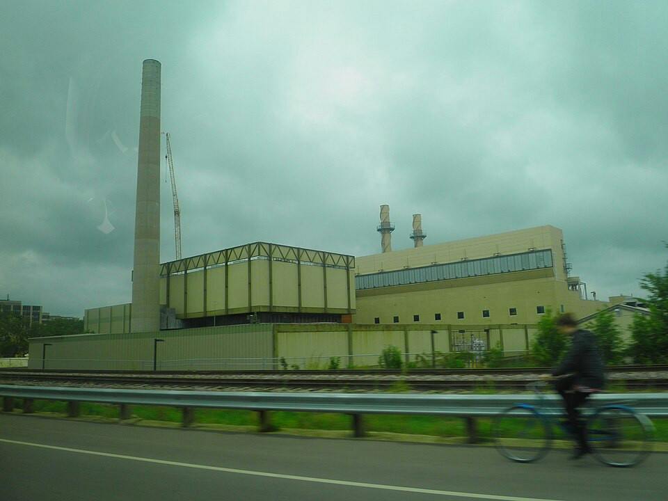 West_Campus_Cogeneration_Facility_-_panoramio.jpg