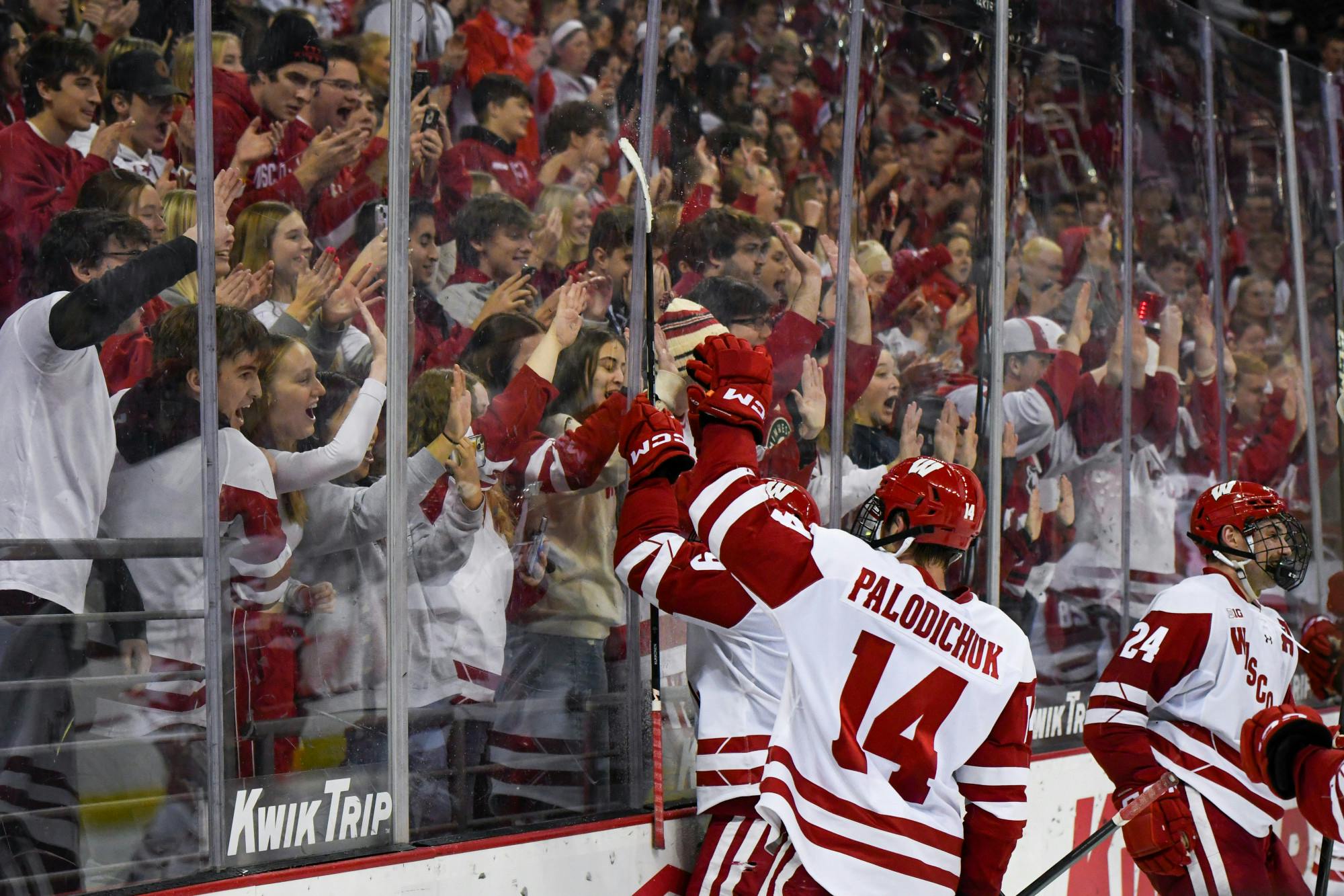 Badgers_Mens_Hockey_vs_Michigan_December_6_2024_Molly_Sheehan-3.jpg