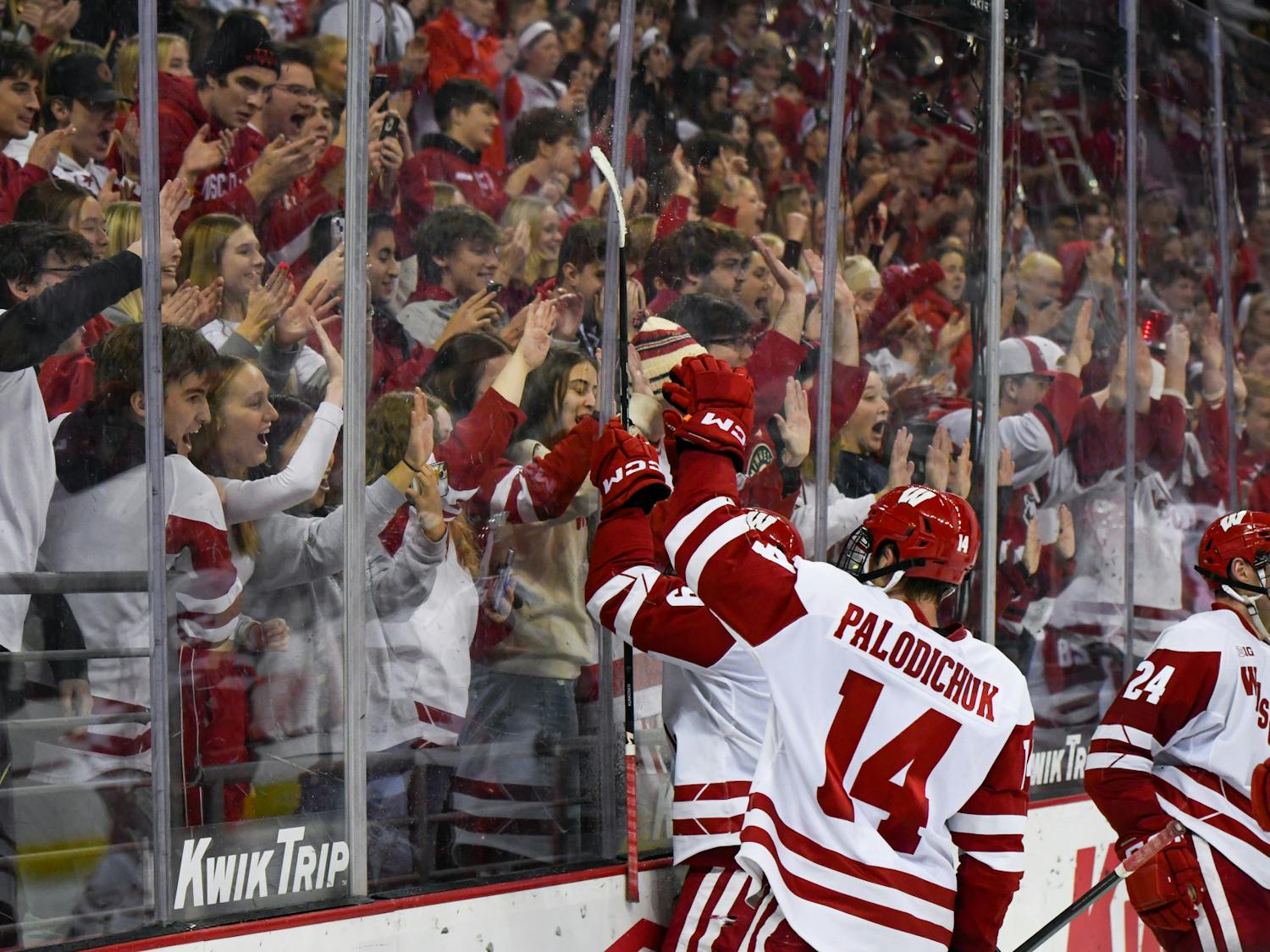 Badgers_Mens_Hockey_vs_Michigan_December_6_2024_Molly_Sheehan-3.jpg