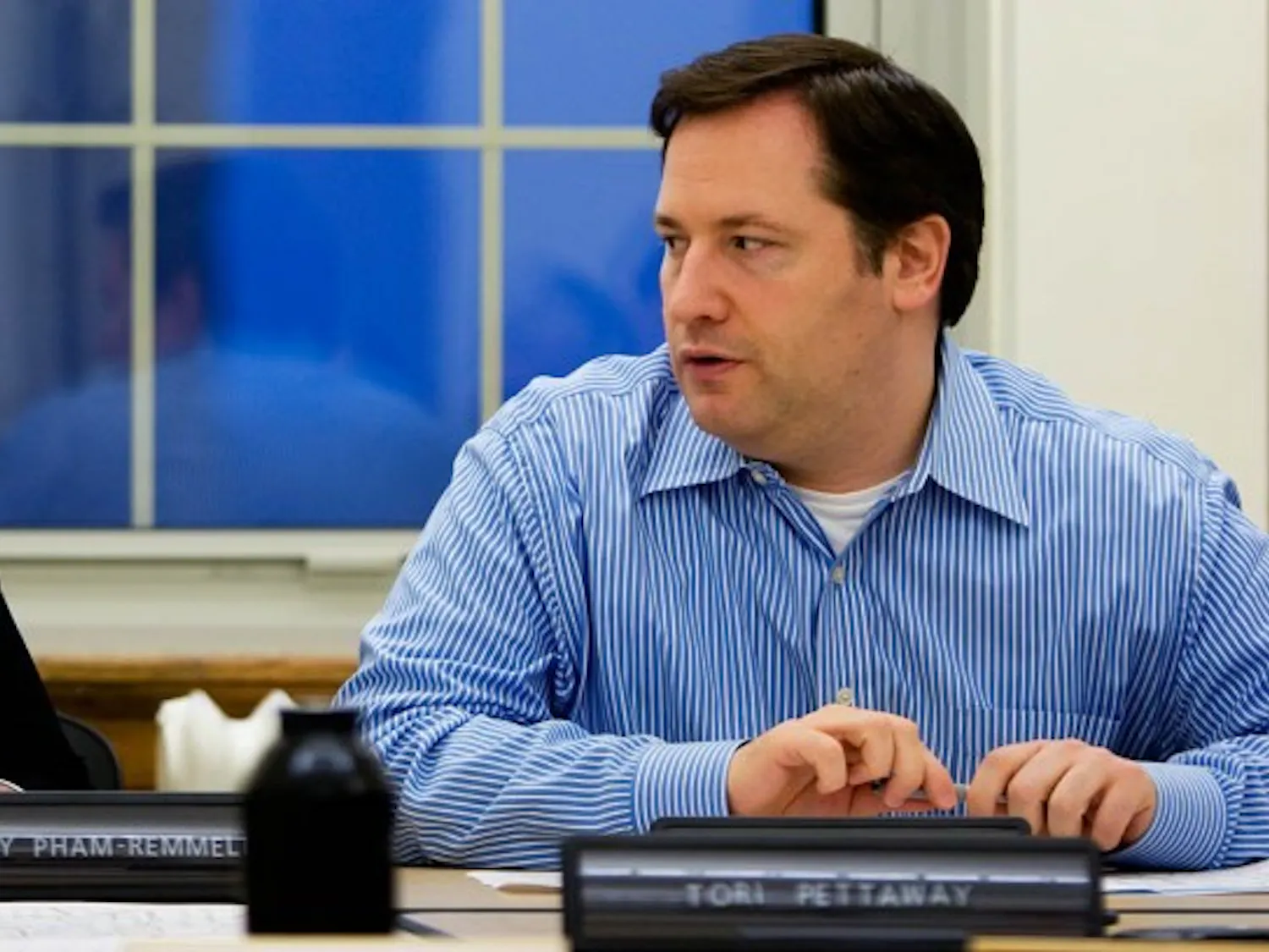 Committee considers stricter late-night vending regulations