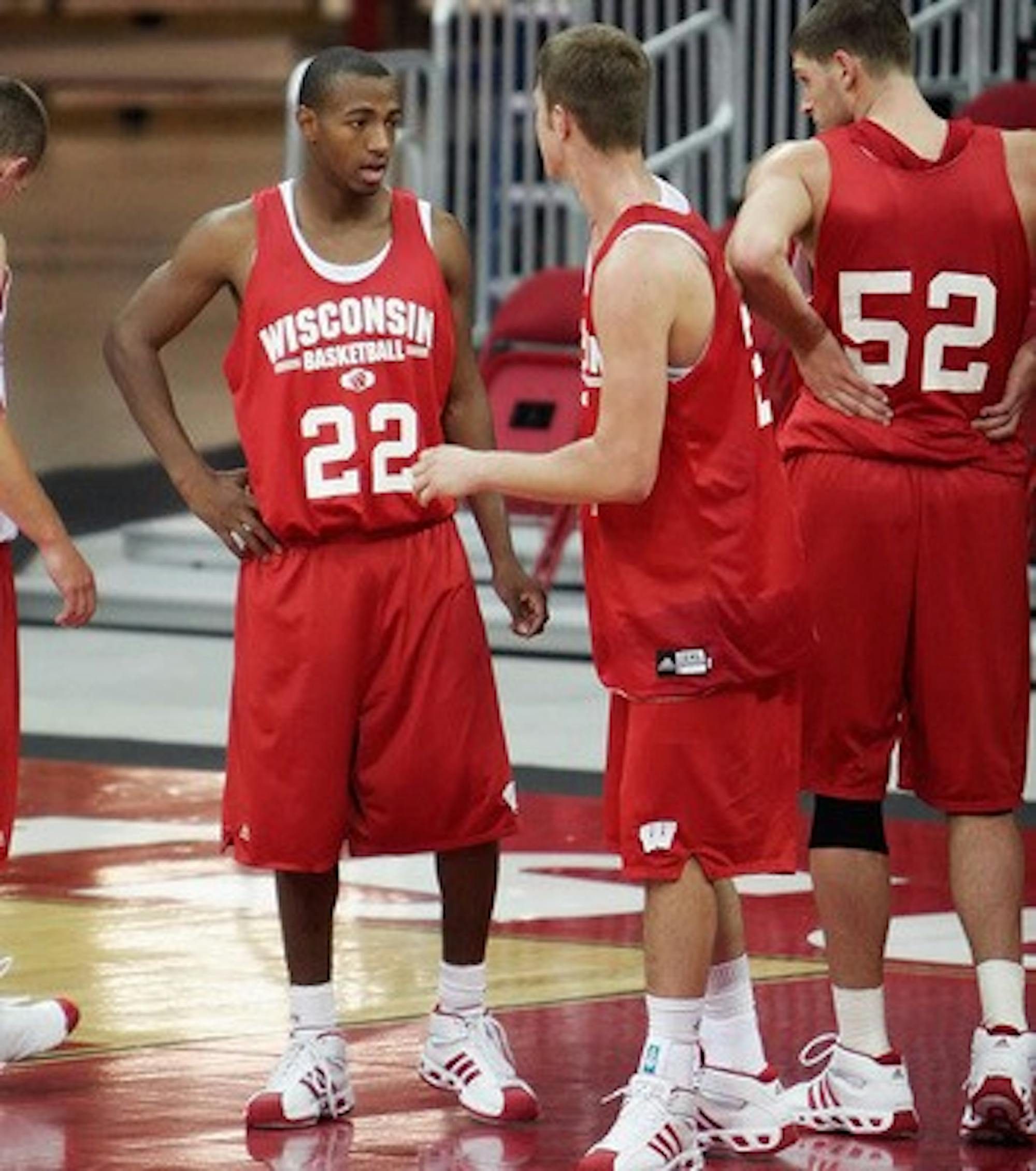 Men's basketball collars Bulldogs