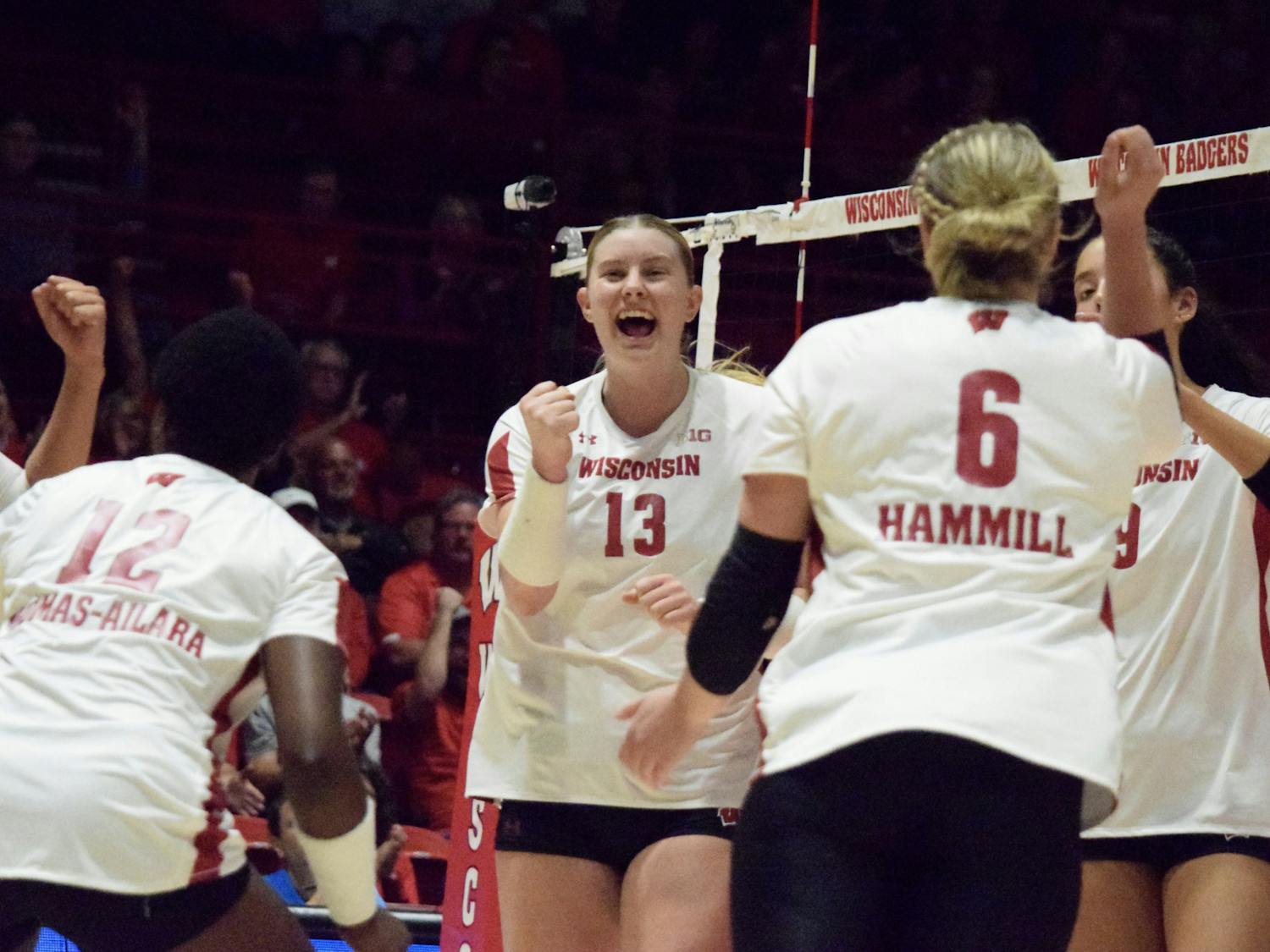 PHOTOS: Wisconsin Volleyball takes down Arizona in a 3-0 game