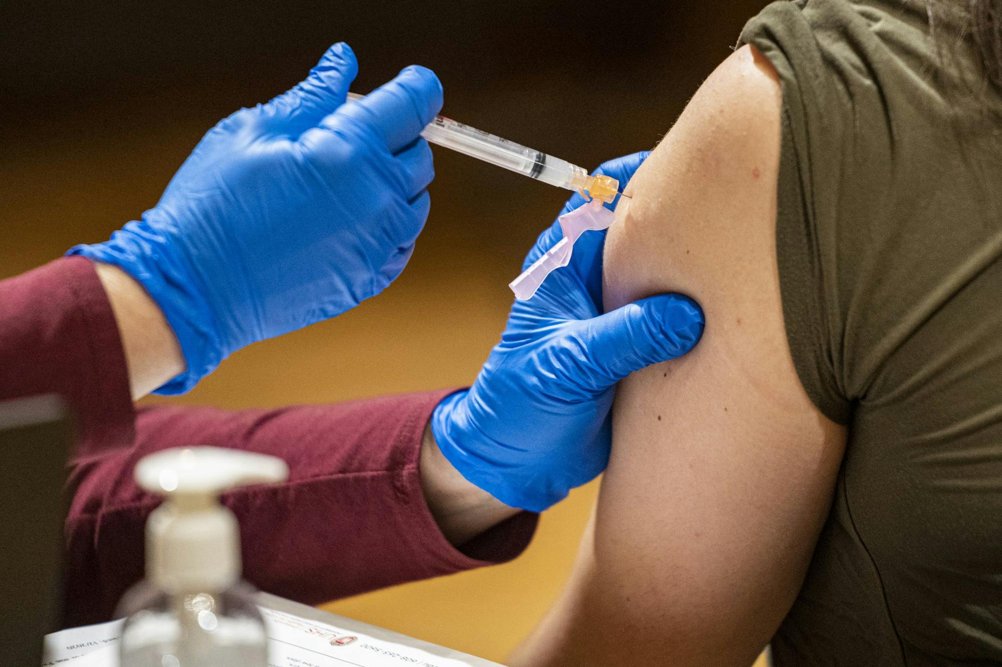 Vaccine_clinic_campus21_7220