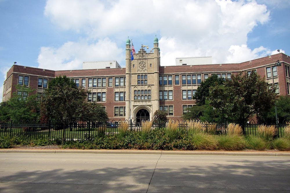 Madison_East_High_School_-_panoramio_(1).jpg