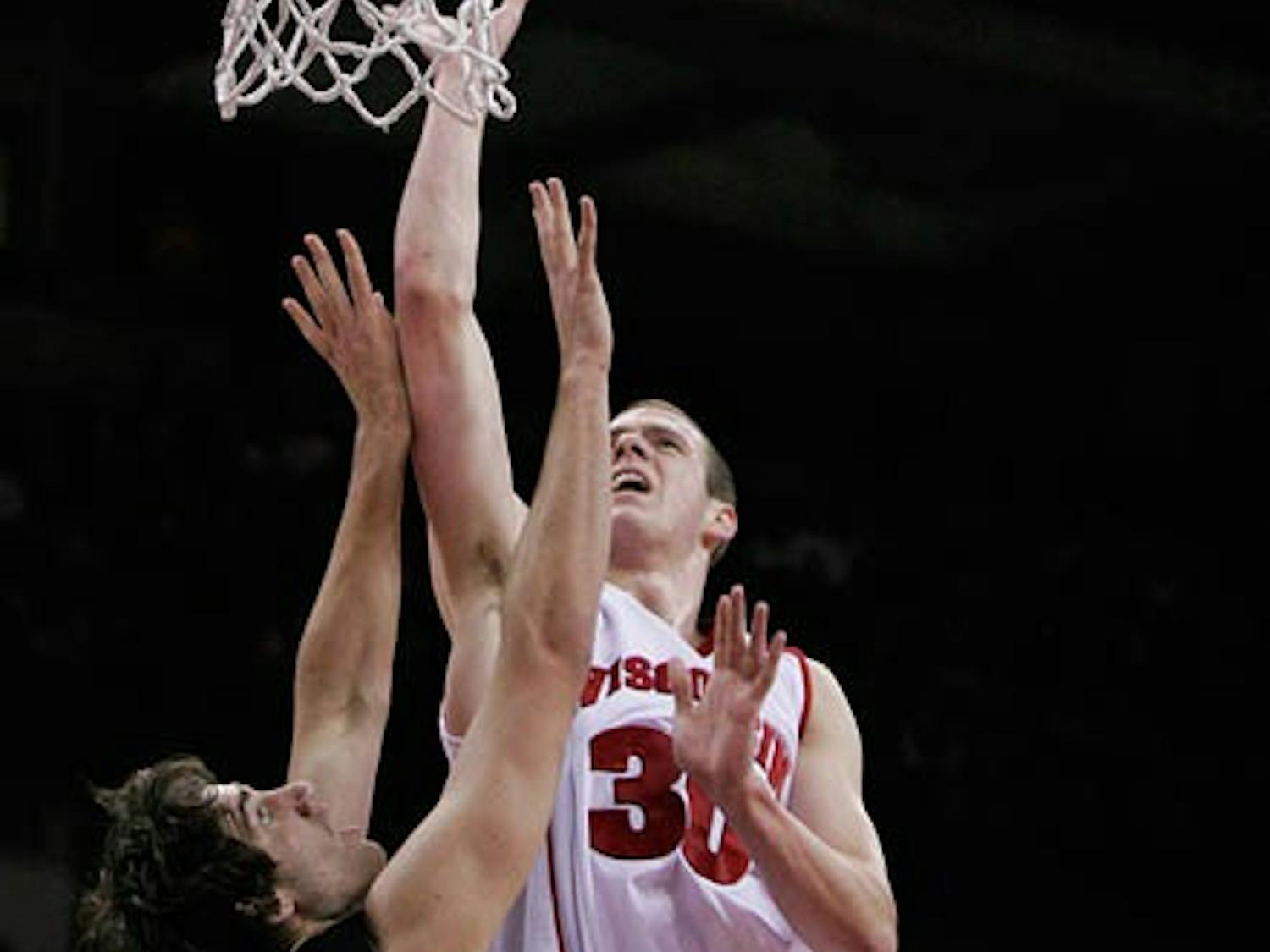 Wisconsin overpowers Grizzlies, 58-42