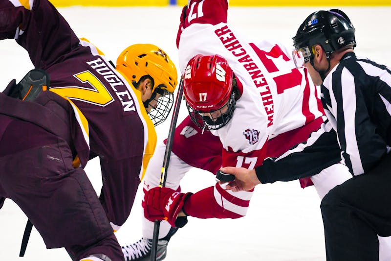 Badger men’s hockey team falls to Minnesota 21 in overtime