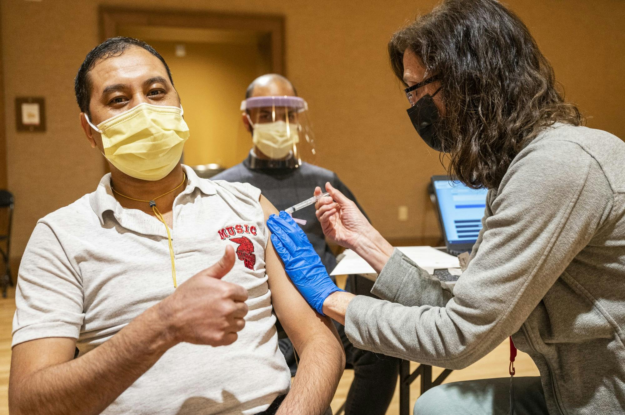 Vaccine_clinic_campus21_3724