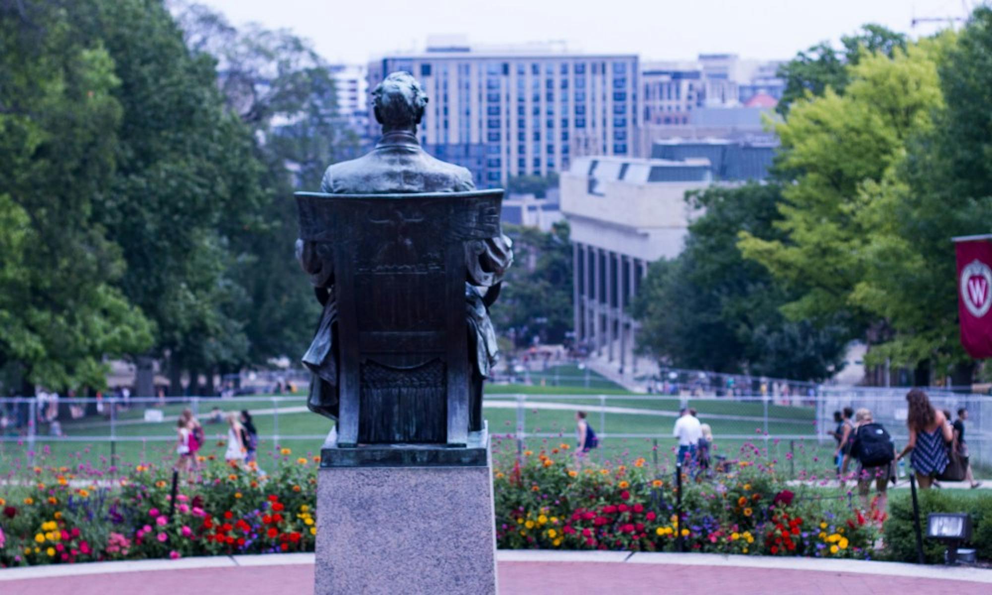 UW-Madison student organizations and a University Health Services psychologist investigated benefits of mindfulness&mdash;the act of paying attention on purpose&mdash;and are spreading their findings to students, faculty and staff on campus.&nbsp;