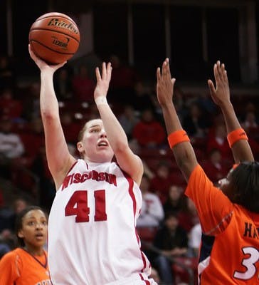 Controversial call seals 66-64 win for Badgers