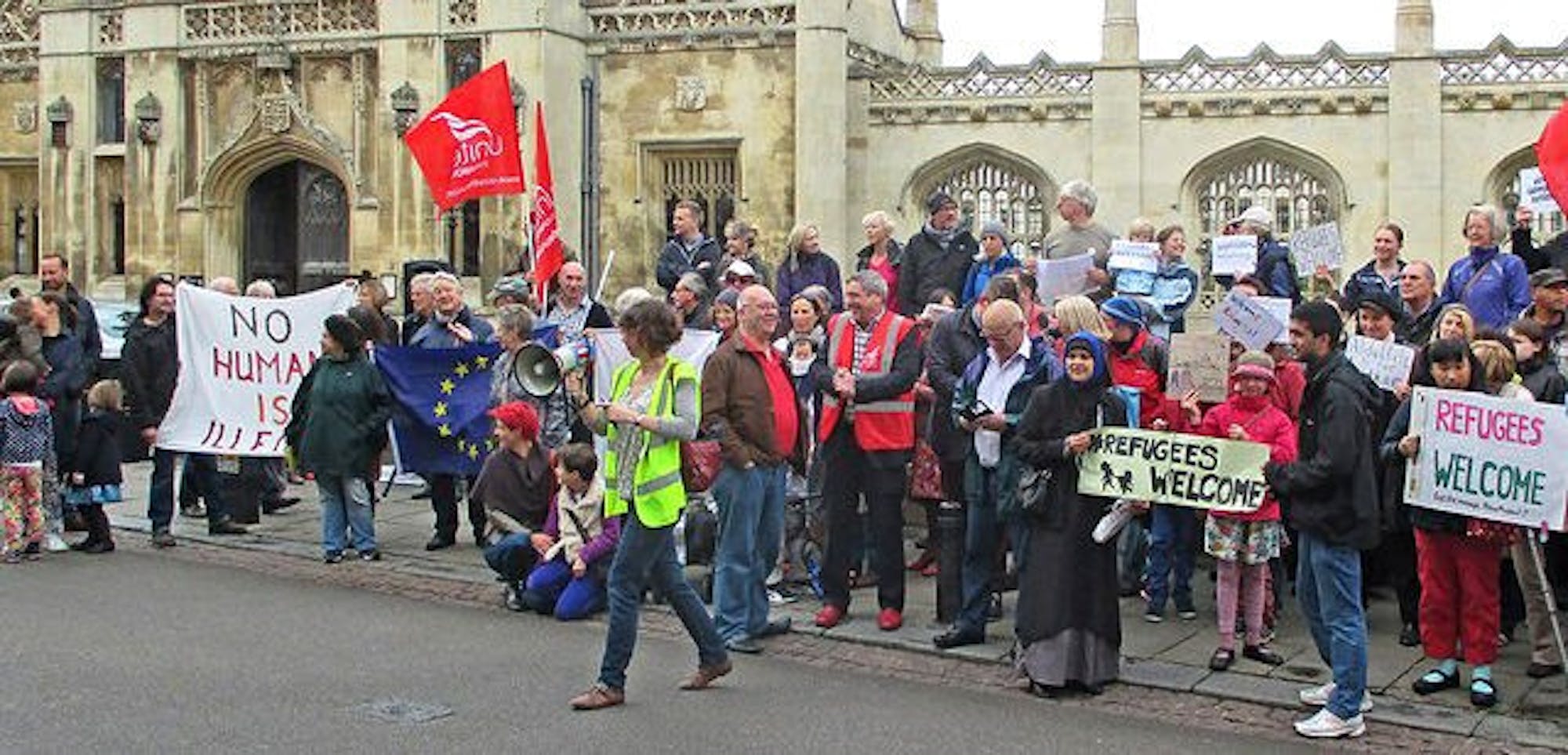 Cambridge townsfolk gather in welcoming Syrian and other Middle Eastern refugees, to show their disapproval toward the British government's response to the current refugee crisis.