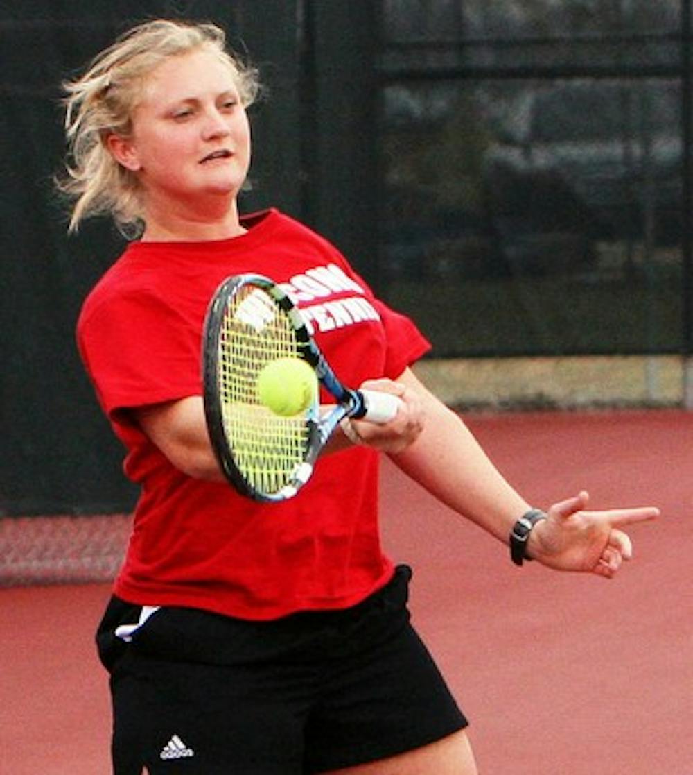 Wisconsin women's tennis plays well at home, men's team dominates at MSU