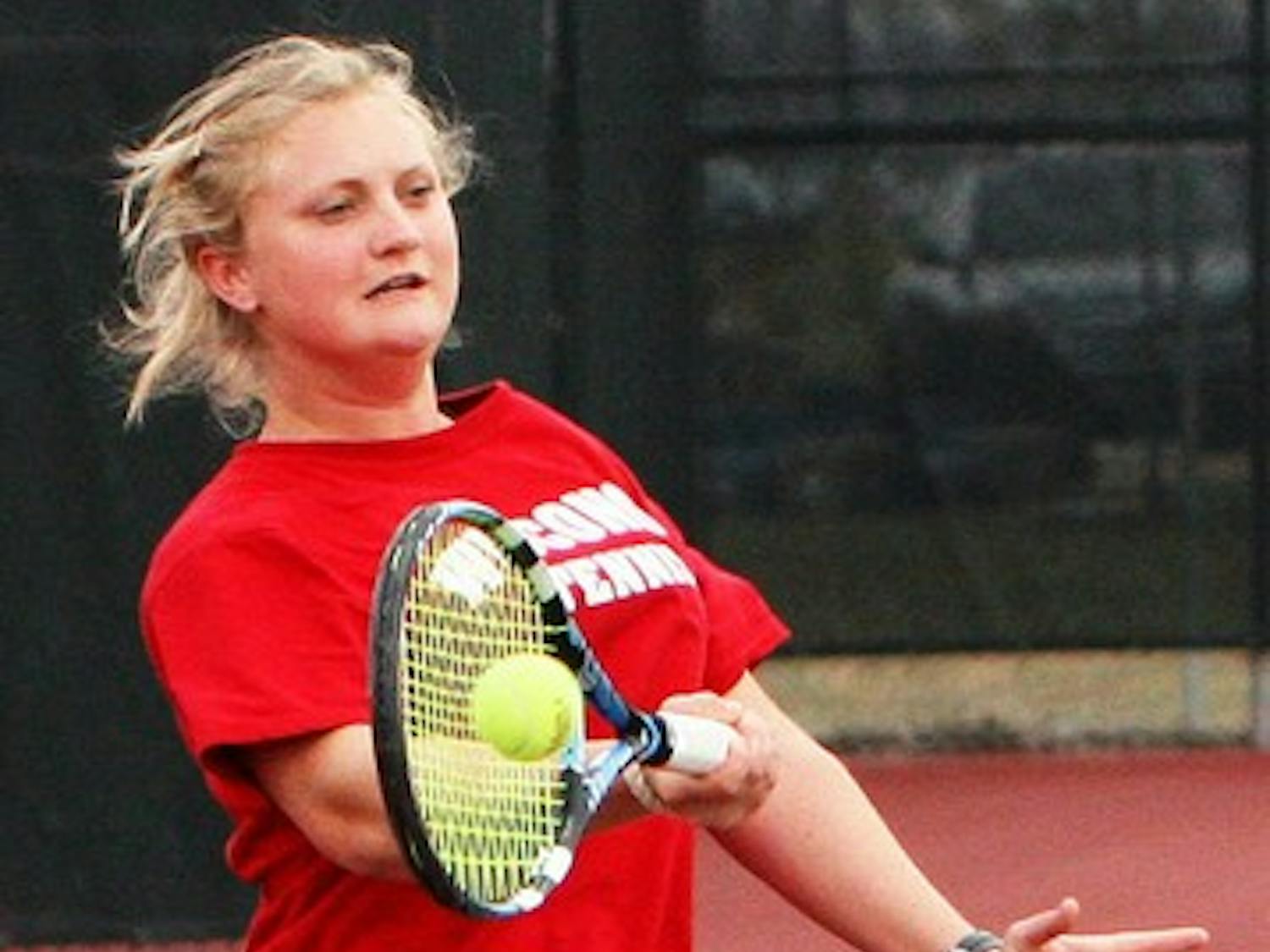 Wisconsin women's tennis plays well at home, men's team dominates at MSU