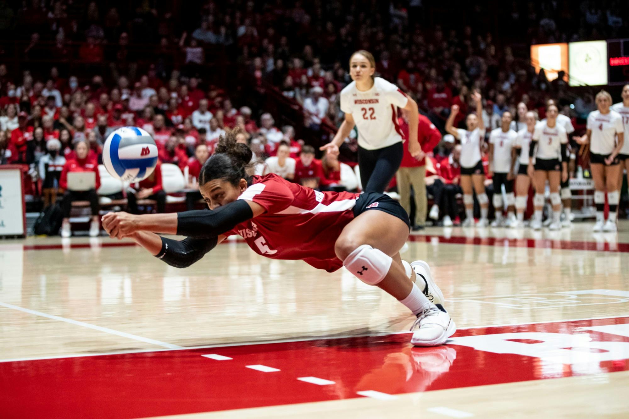 PHOTOS: Wisconsin Volleyball defeats Indiana 3-1