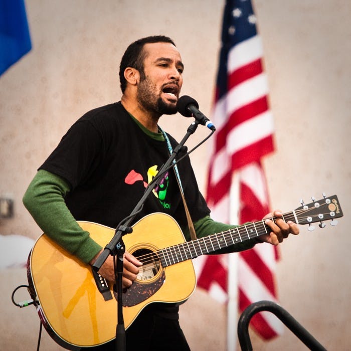 Harper sings sincere in opening for Obama