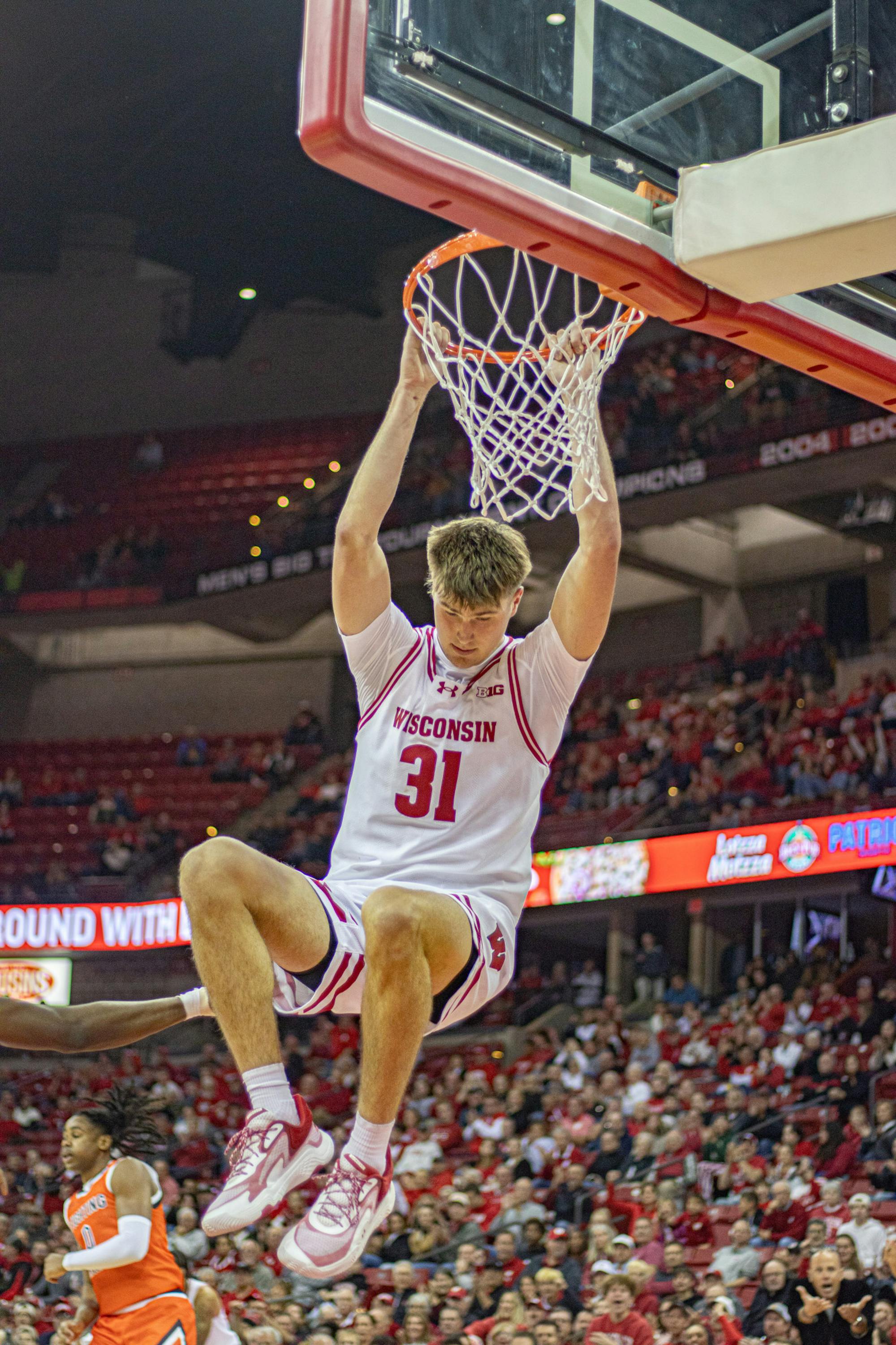 25-11-3 Dye_Mens_Basketball_B-13.jpg