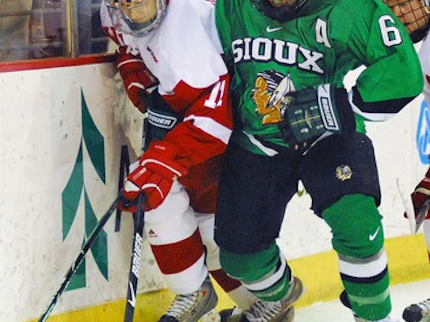 Wisconsin splits weekend series with North Dakota
