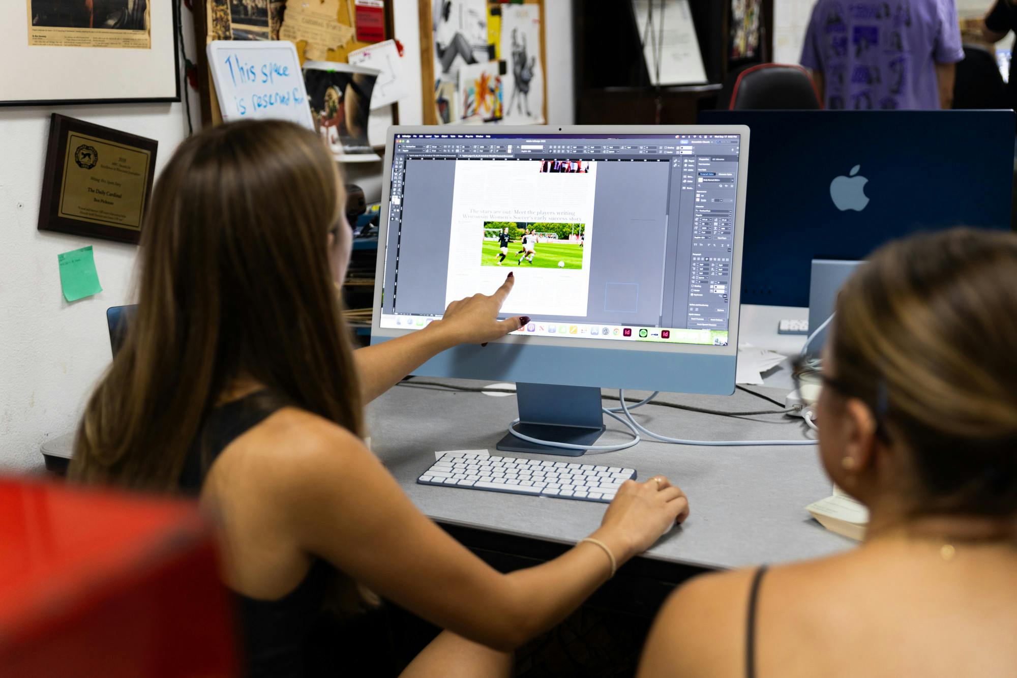 25-9-17_Schneider_TheDailyCardinal Join the Flock-2.jpg