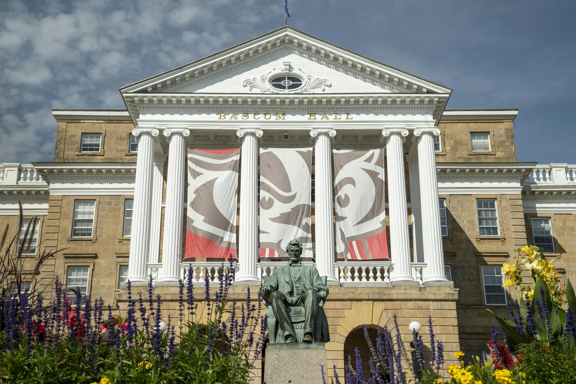 20250910_Ricco_BascomHall-2.jpg