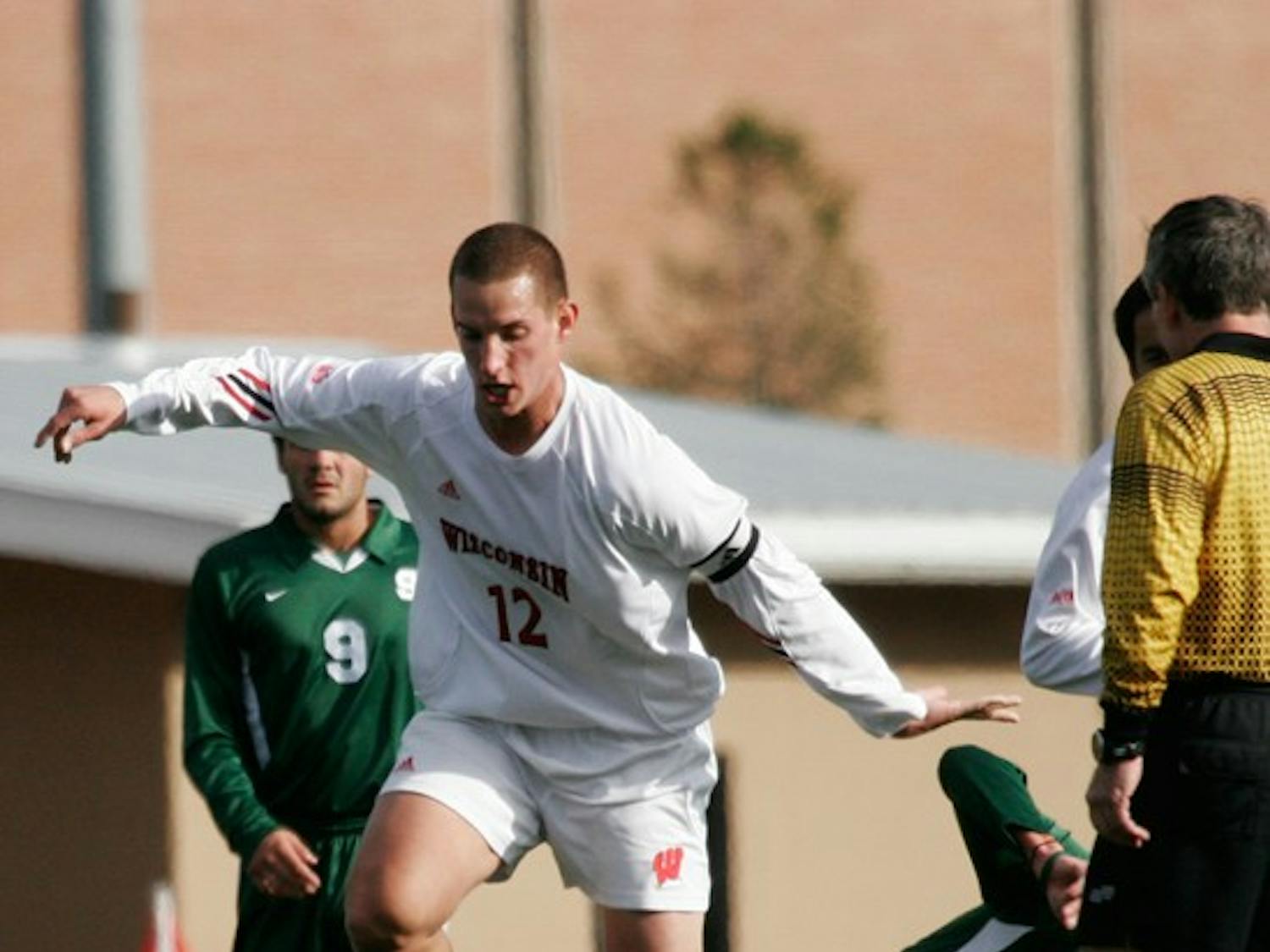 Badgers stayed in Big Ten race until late despite lack of offense