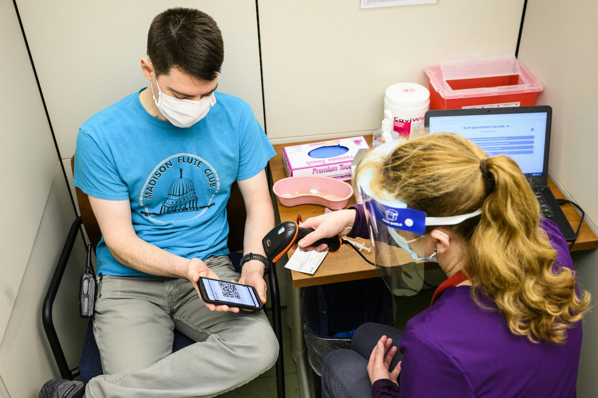 COVID_vaccine_UHS21_4107