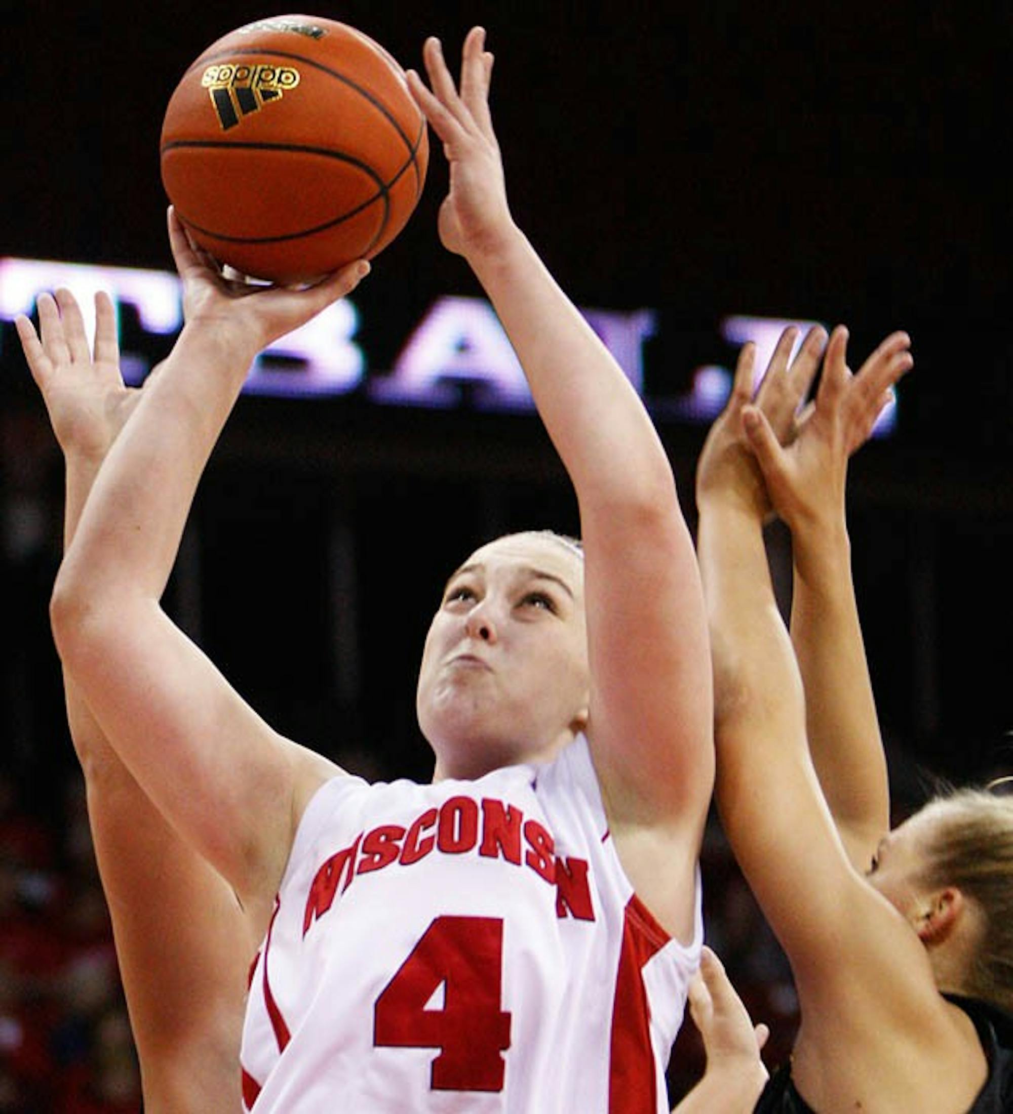 Wisconsin 2-0 after downing UW-Milwaukee, 64-55