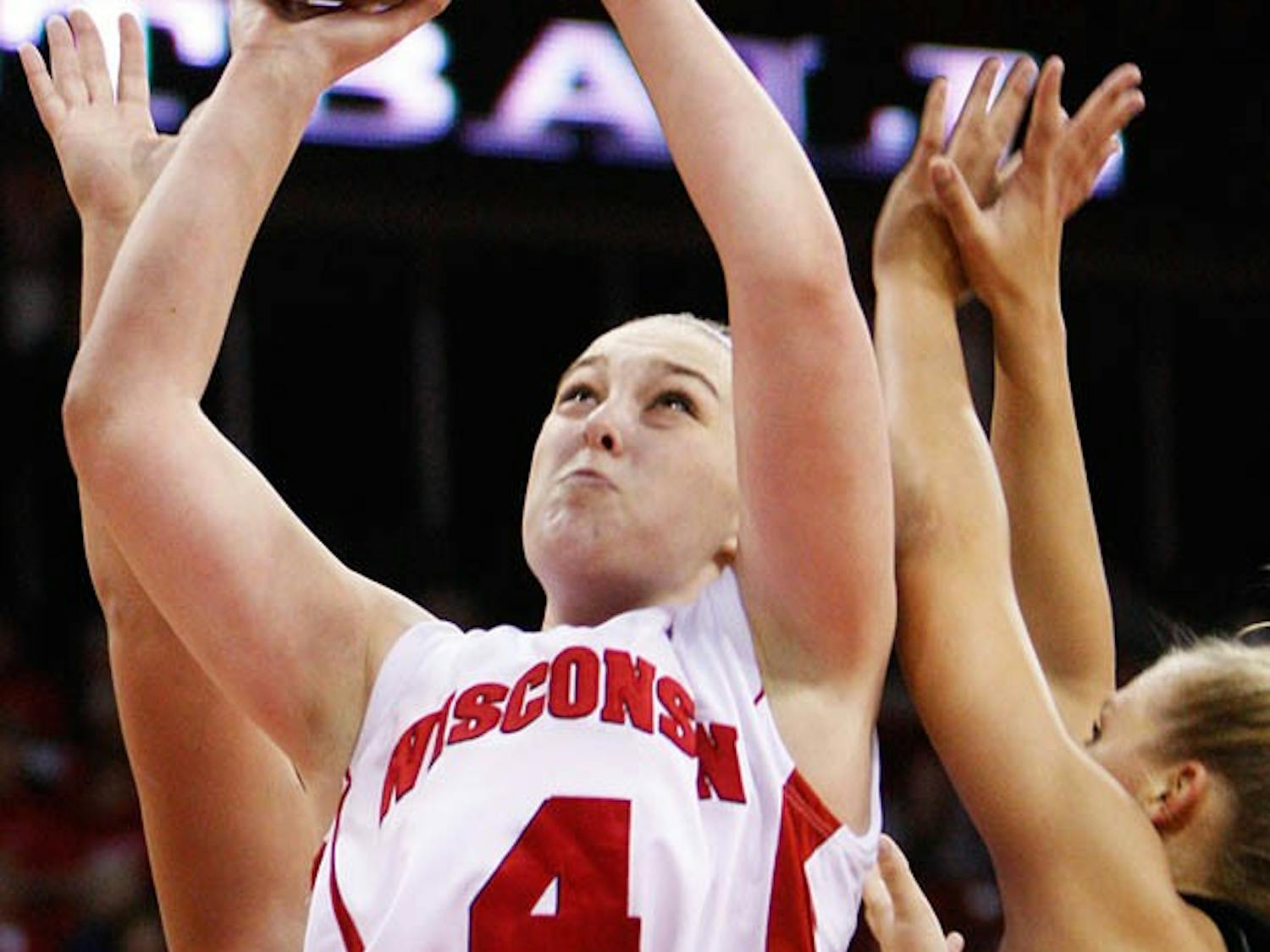 Wisconsin 2-0 after downing UW-Milwaukee, 64-55