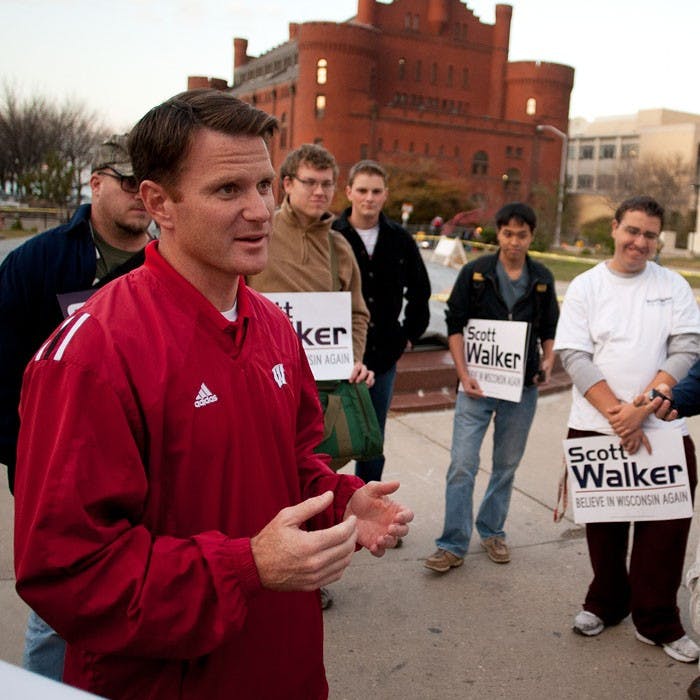 Rep. Brett Davis joins students for Walker on Library Mall