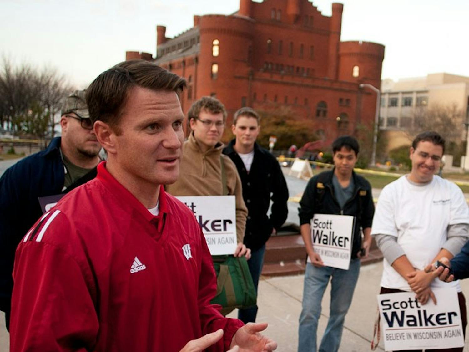 Rep. Brett Davis joins students for Walker on Library Mall