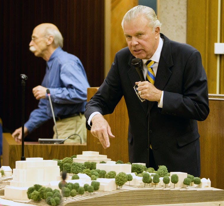 Edgewater plan pitched to city officials