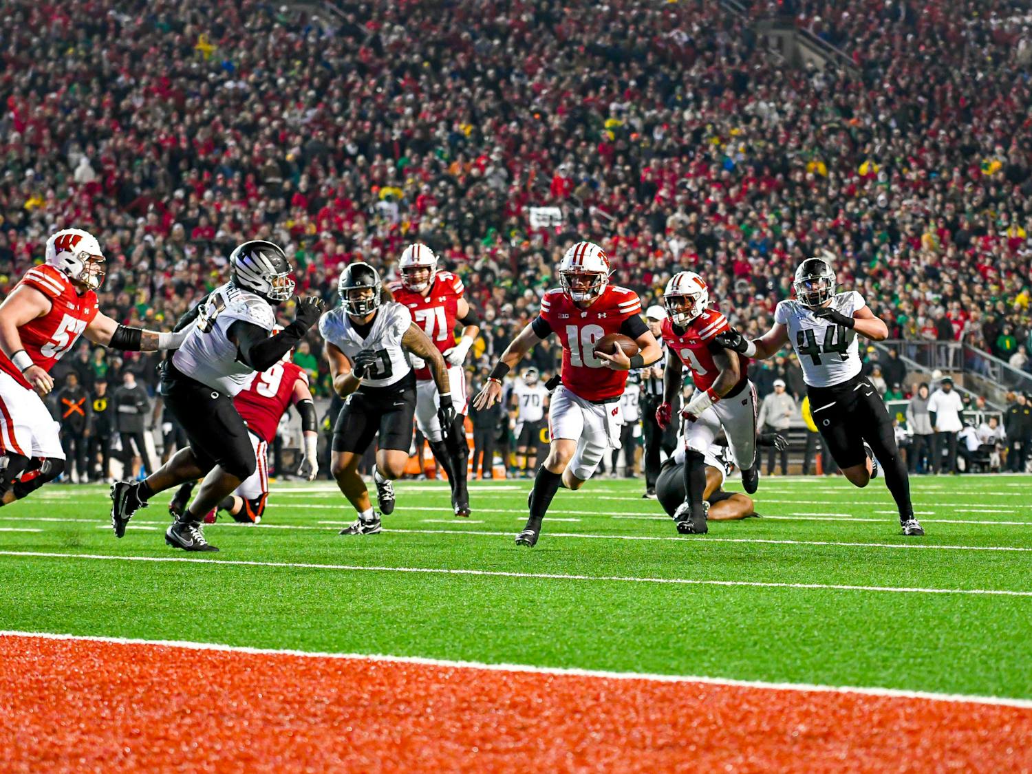 Wisconsin Football vs Oregon962.jpg