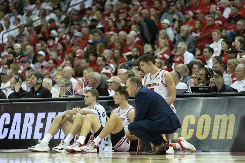 Wisconsin goes cold from beyond the arc in 85-71 loss to Oregon