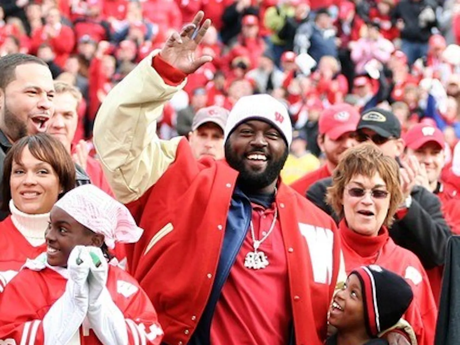 Fans to meet former Badger Ron Dayne at bookstore event